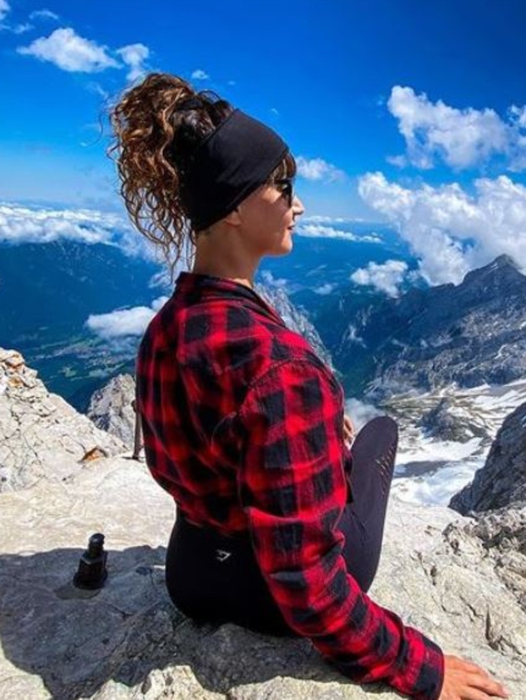 Zoe Snoeks fell 30 metres off a cliff edge while posing for photos