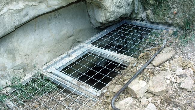 16.12.1999. The Ballarat mine-shaft where Anthony Pitt imprisoned a teenage girl and repeatedly raped her. /sex offences
