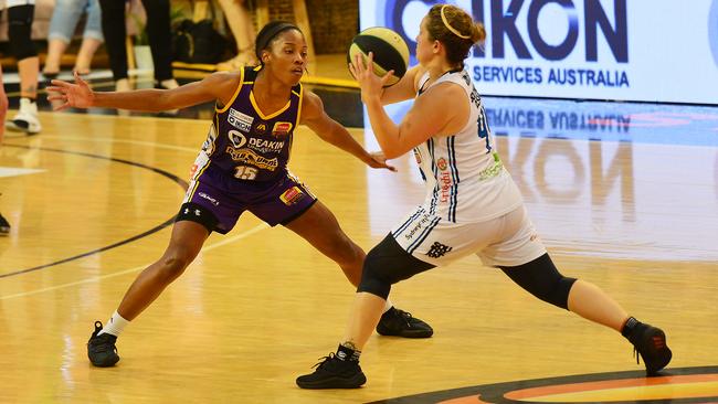 Lyndsay Allen on defence against Sydney this week.  Picture: Rob Leeson.