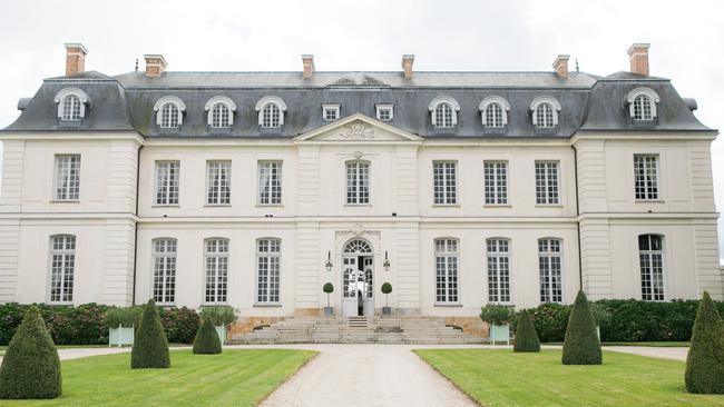 Originally built as a summer palace for Baron Jacques Pineau de Viennay, Chateau du Grand-Luce was completed in 1760.