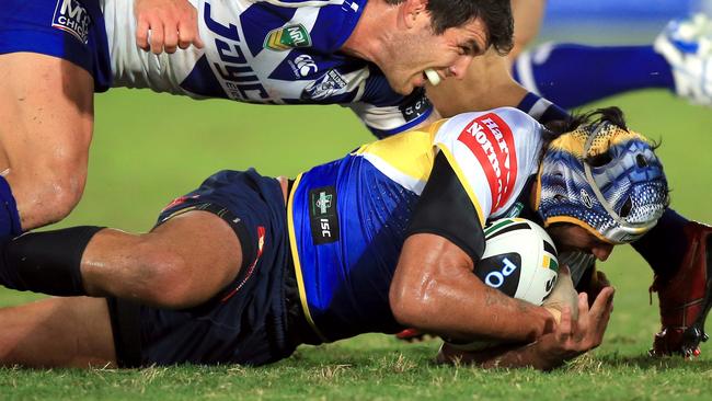 NRL round 1, Canterbury Bulldogs v North Queensland Cowboys at Bluetongue Stadium, Gosford. Johnathan Thurston tackled by Michael Ennis.