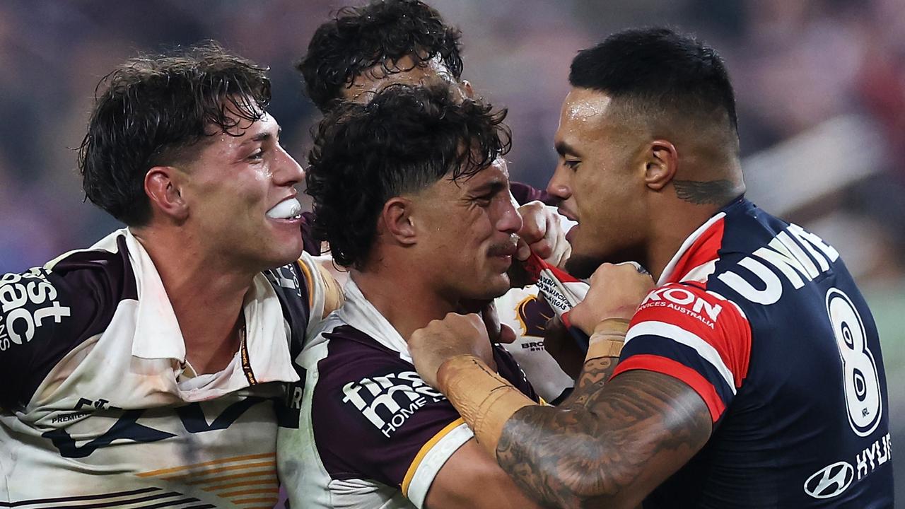 Spencer Leniu (r) of the Roosters is confronted by Mam’s teammates in Vegas. (Photo by Ezra Shaw/Getty Images)