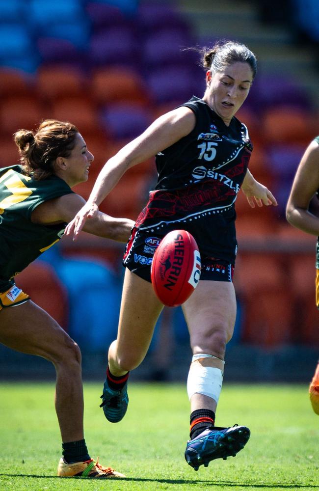 Tiwi Bomber (#15) Ellie Kellock. Picture: AFLNT Media / Patch Clapp.