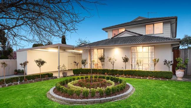 <a href="https://www.realestate.com.au/sold/property-house-vic-scoresby-126474938">2 Constable Court Scoresby,</a> sold for $200,000 above its reserve for $1.3 million.