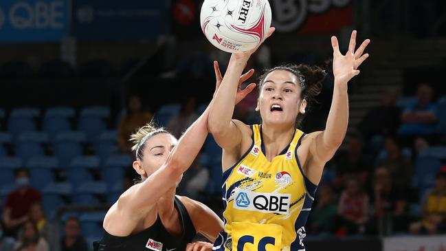 Sophie Fawns and Jacqui Newton compete for the ball at Ken Rosewall Arena last weekend. Picture: Getty Images