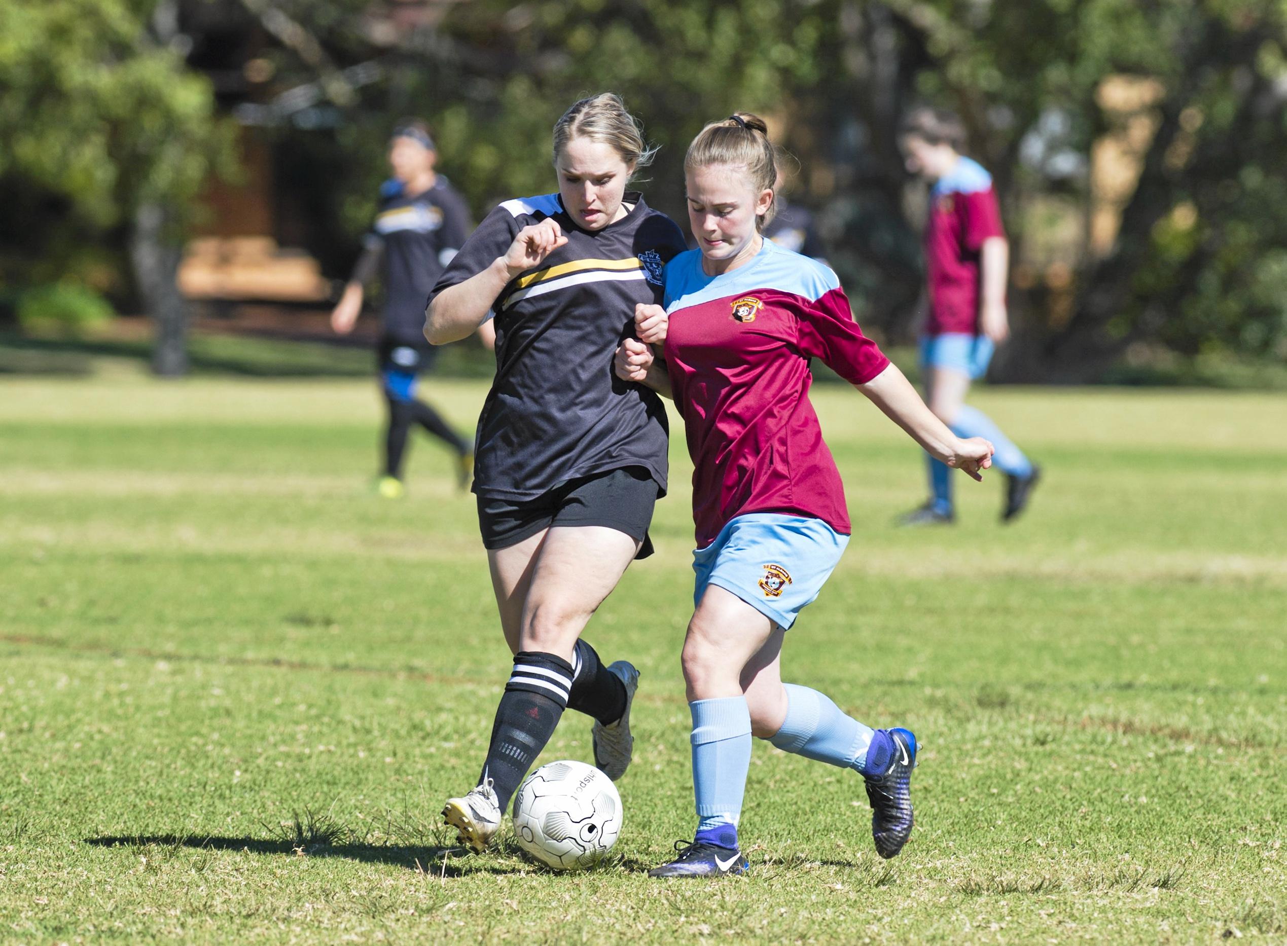 Sarah Moore, West Wanderers and Bonnie Evans, St Albans. Womens West Wanderers vs St Albans. Sunday, 20th May, 2018. Picture: Nev Madsen