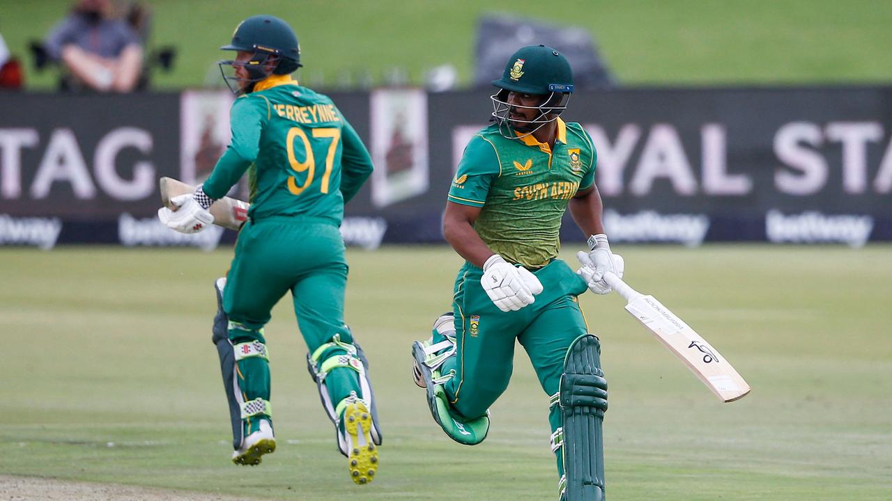 South Africa's Khaya Zondo (R) and South Africa's Kyle Verreynne (L) runs between the wickets during the first one-day international (ODI) cricket match between South Africa and Netherlands. (Photo by PHILL MAGAKOE / AFP)