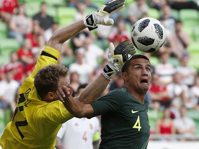 Tim Cahill challenges for the ball against Hungary's goal keeper. Picture: Toby Zerna