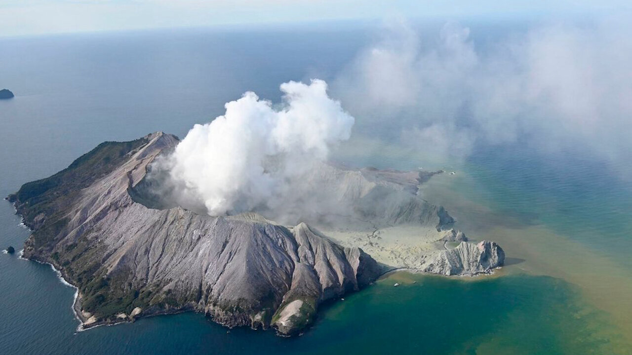 Deadly Volcanic Eruption in New Zealand Leaves Tourists Stranded