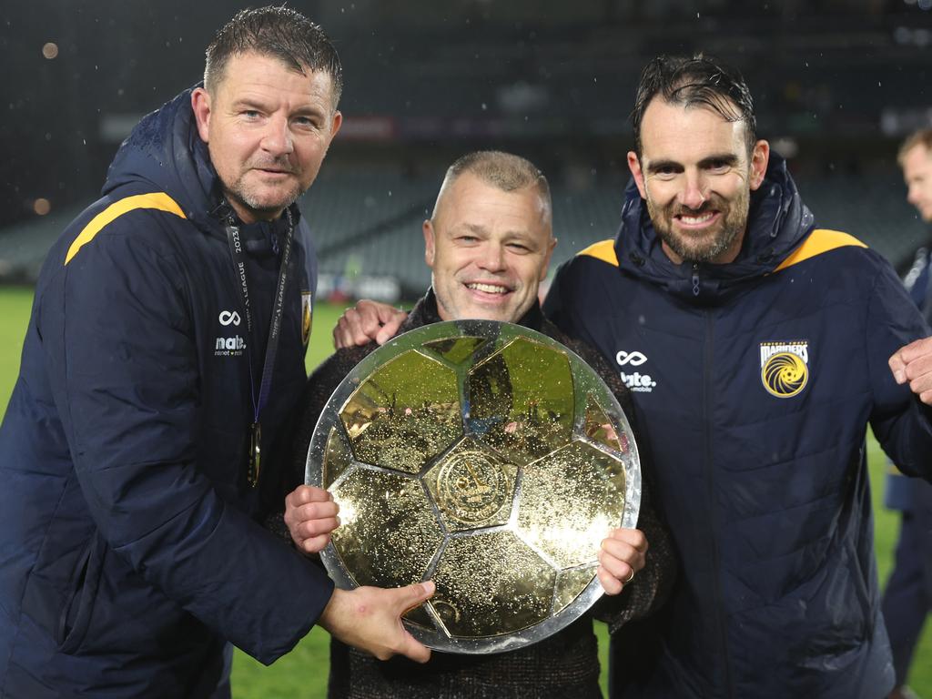 Mariners coach Mark Jackson with Richard Peil. Picture: Scott Gardiner/Getty Images