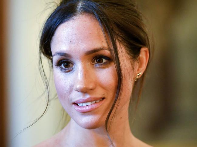 Britain's Prince Harry's fiancée US actress Meghan Markle chats with people inside the Drawing Room during a visit at Cardiff Castle in Cardiff, south Wales on January 18, 2018, for a day showcasing the rich culture and heritage of Wales. / AFP PHOTO / POOL / Ben Birchall