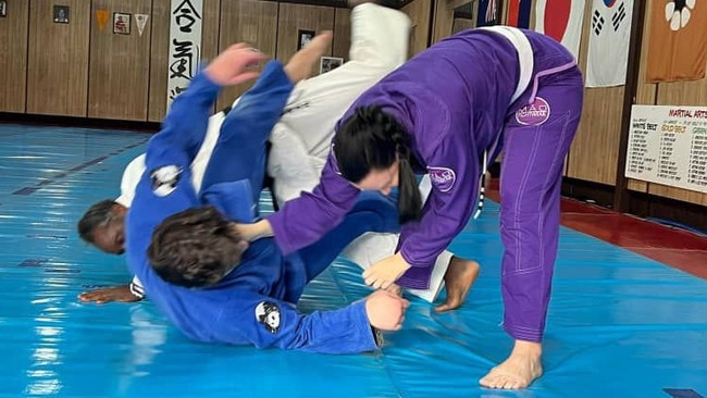 Alice Springs Judo Club founder Ezekiel DoDoo teaching students. Picture: Judo Australia