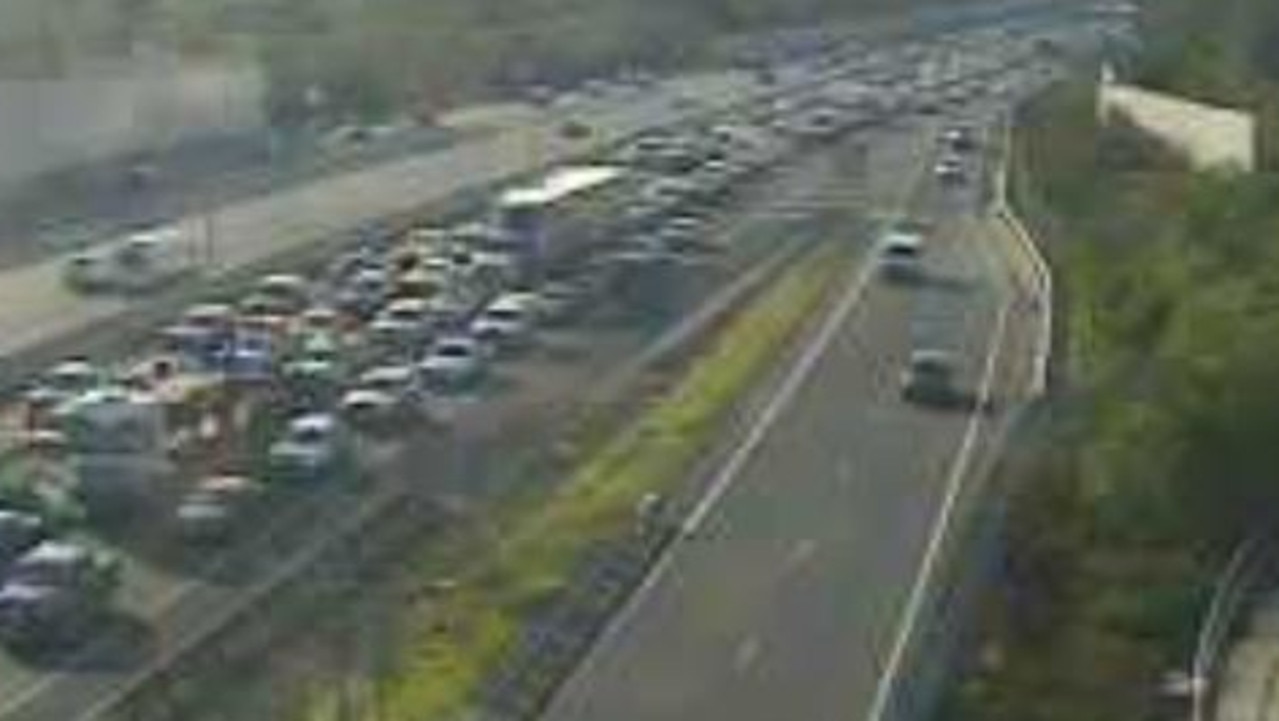 Pacific Motorway traffic: Loganholme multi-vehicle crash causes long ...