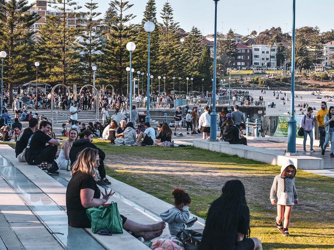 SYDNEY, AUSTRALIA - NCA NewsWire Photos August, 30, 2020People take advantage of the worm weather in Coogee Beach on Sunday.Picture: NCA NewsWire/Flavio Brancaleone