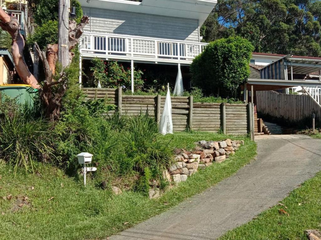 11 Hughes Street, Point Clare: resold for a -$205,000 loss.