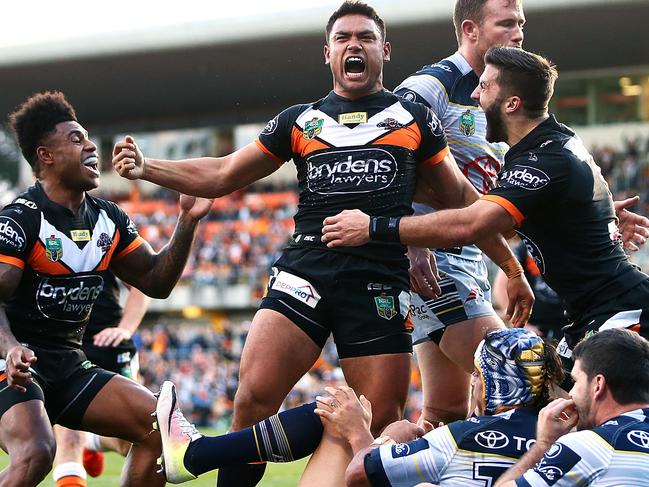 SYDNEY, AUSTRALIA - AUGUST 07: David Nofoaluma of the Tigers celebrates scoring a try during the round 22 NRL match between the Wests Tigers and the North Queensland Cowboys at Leichhardt Oval on August 7, 2016 in Sydney, Australia. (Photo by Mark Nolan/Getty Images)