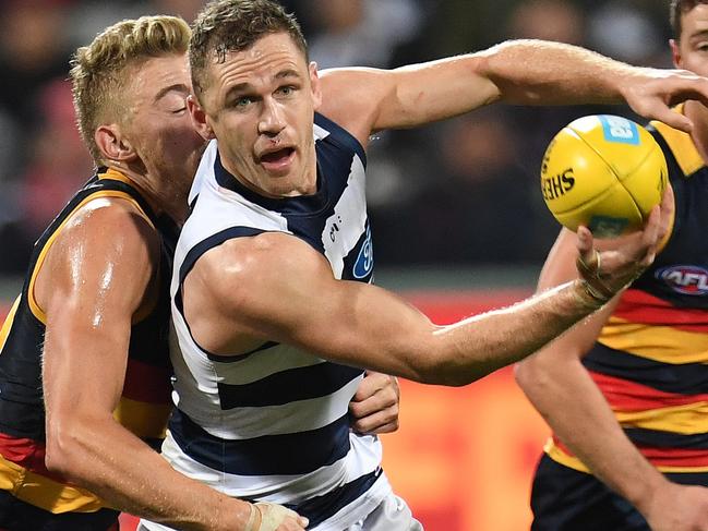 Joel Selwood of the Cats (centre) is seen in action during the Round 11 AFL match between the Geelong Cats and the Adelaide Crows at Simonds Stadium in Geelong, Friday, June 2, 2017. (AAP Image/Julian Smith) NO ARCHIVING, EDITORIAL USE ONLY