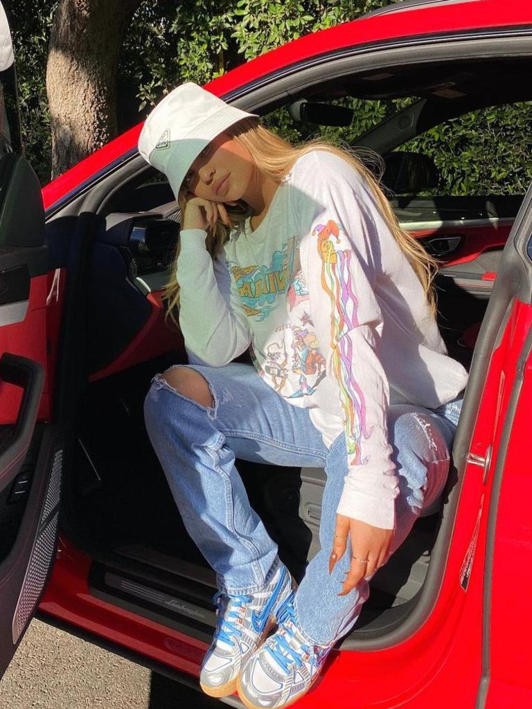 Hailey Bieber, Kylie Jenner: Celebrities wearing bucket hats | Daily  Telegraph