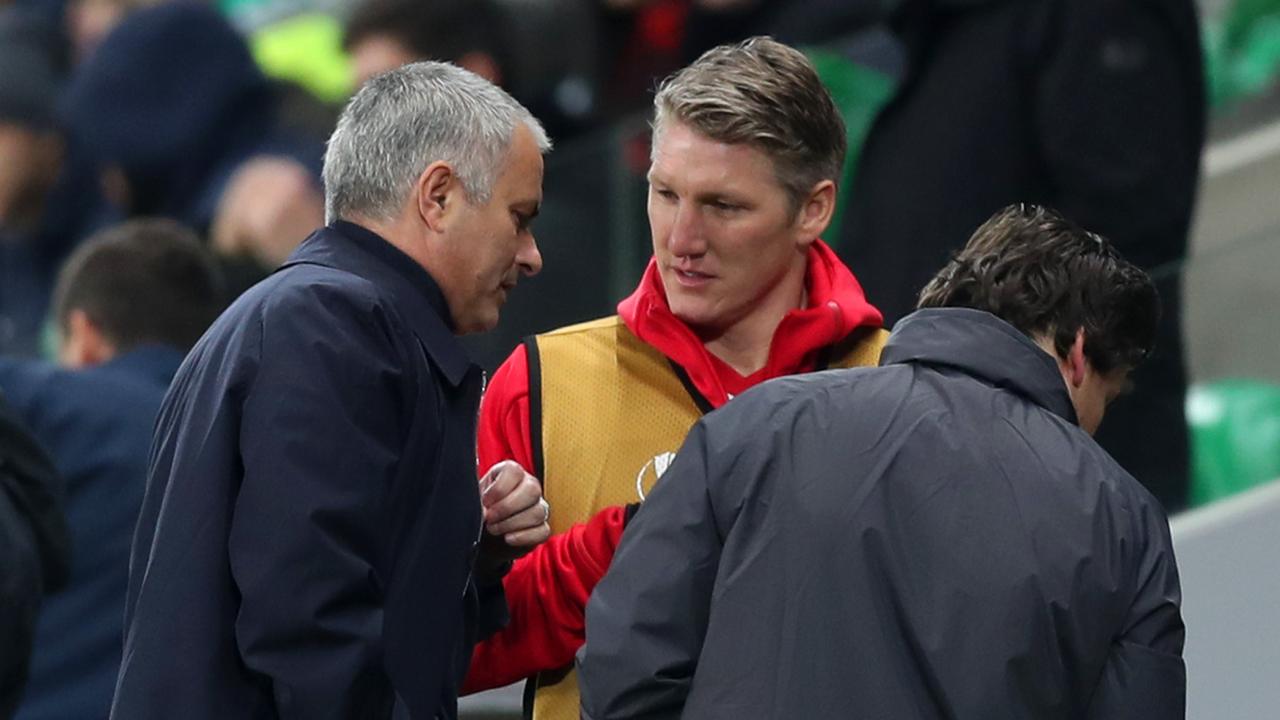 Bastian Schweinsteiger von Manchester United-Trainer Jose Mourinho verbannt, Overlap Podcast, Peter Neville, Video