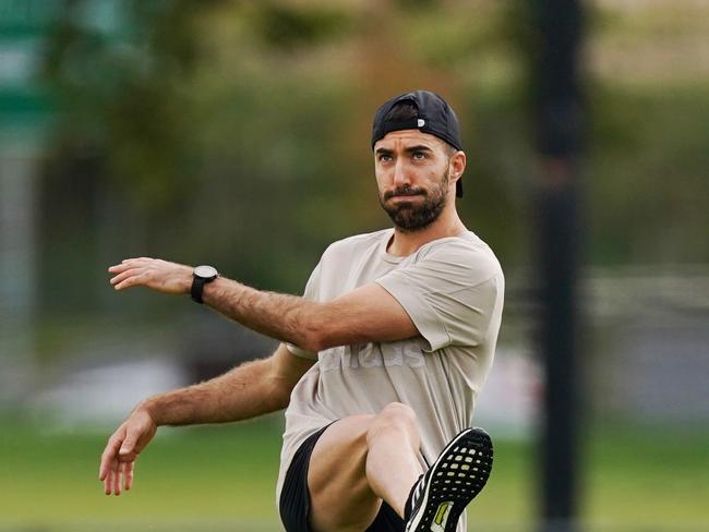 Kade Simpson training during the AFL shutdown period. Picture: AAP Image/Michael Dodge