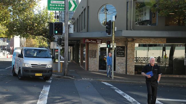 The traffic lights at the corner of Willoughby Rd and Albany Rd in Crows Nest where the accident occurred. Picture: Tim Hunter