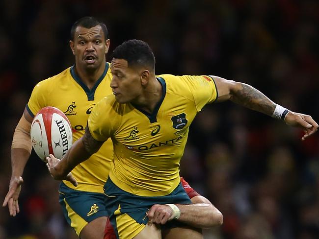 Israel Folau (R) has a worse winning record against the All Blacks than the man who replaces him at fullback this weekend Kurtley Beale. Picture: Geoff Caddick/AFP