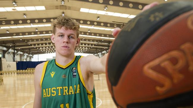 CANBERRA, AUSTRALIA – DECEMBER 8: Rocco Zikarsky 16-year-old basketball star from Queensland, he has already played on the international stage and is already been touted as an NBA prospect. Trains at the Australian Institute of Sport in Canberra. Picture: NCA NewsWire / Martin Ollman // Jamie Hanson – Sunday Mail