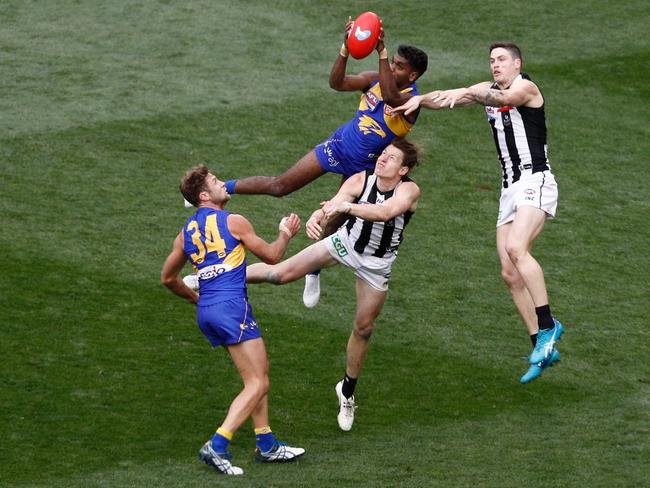 MELBOURNE, AUSTRALIA - SEPTEMBER 29: Liam Ryan of the Eagles flies for a mark during the 2018 Toyota AFL Grand Final match between the West Coast Eagles and the Collingwood Magpies at the Melbourne Cricket Ground on September 29, 2018 in Melbourne, Australia. (Photo by Daniel Pockett/AFL Media/Getty Images)