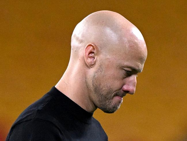 BRISBANE, AUSTRALIA - JANUARY 07: Head Coach Ruben Zadkovich of the Roar looks dejected after his team loses the round 11 A-League Men match between Brisbane Roar and Newcastle Jets at Suncorp Stadium, on January 07, 2025, in Brisbane, Australia. (Photo by Bradley Kanaris/Getty Images)