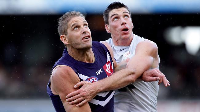 PERTH, WESTERN AUSTRALIA — MAY 21: Aaron Sandilands of the Dockers contests a ruck with Matthew Kreuzer of the Blues during the round nine AFL match between the Fremantle Dockers and the Carlton Blues at Domain Stadium on May 21, 2017 in Perth, Australia. (Photo by Will Russell/AFL Media/Getty Images)