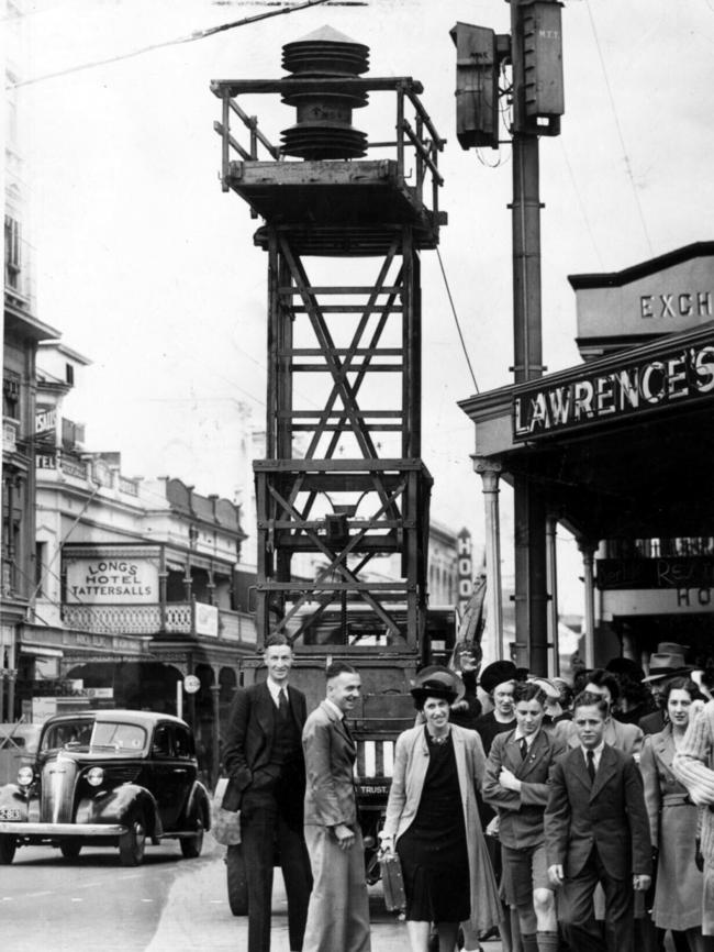 An air-raid siren at the corner of King William and Hindley streets in 1941.