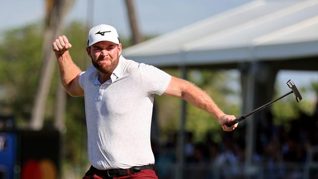 Murray sunk a 40-foot putt on the 18th green during the playoff against Keegan Bradley and Byeong Hun An at the Sony Open. (Photo by Michael Reaves/Getty Images)