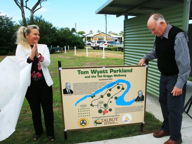 Tom Wyatt unveiling signage with Cr Cherie Rutherford at the parkland named after him