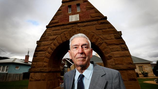 91-year-old WWI descendant Ron Watling of Howrah at the WWI memorial in Kempton