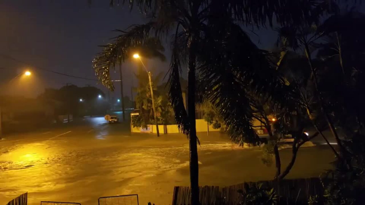 Car drives through water on Bayswater Rd