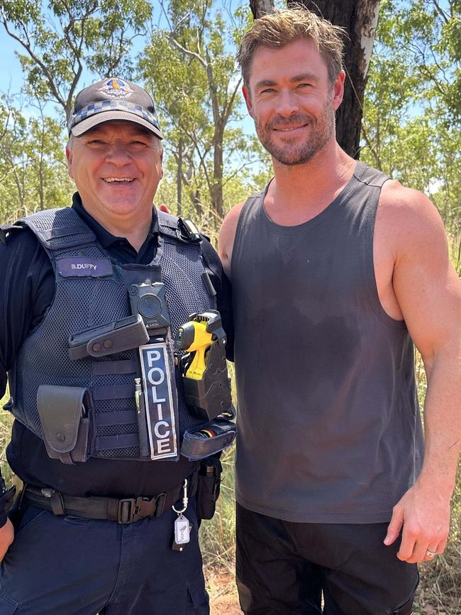 Chris Hemsworth met NT Police officers in Barunga, NT. Picture: PFES