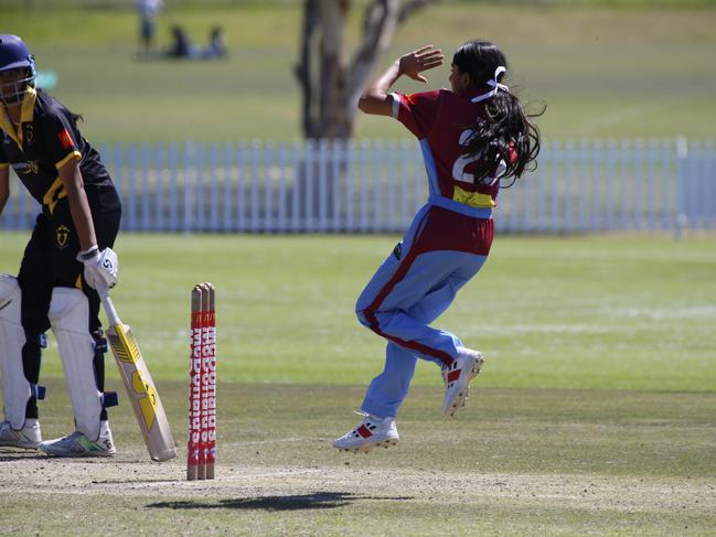 Anika Shah bowling at Olds Park. Picture Warren Gannon Photography