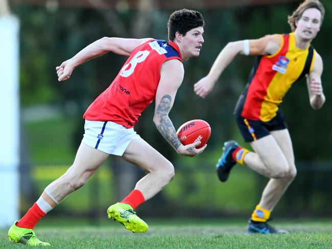 SFNL: Matthew Wilson looks for a Chelsea Heights teammate. Picture: Josh Chadwick