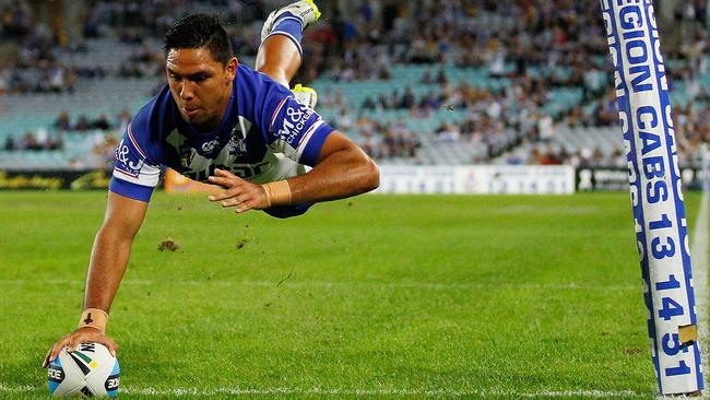The Western Force have signed Bulldogs back Curtis Rona.