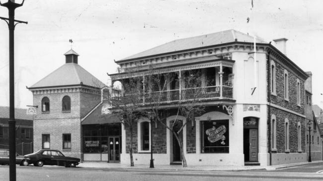 Port Dock Brewery Hotel, Port Adelaide 03 Dec 1987.