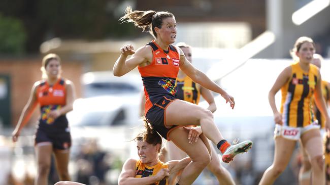 Nicola Barr kicks the matchwinning point.