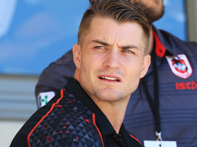 Kieran Foran of the Warriors chats with Jason Nightingale of the Dragons on day 1 of the Auckland Nines at Eden Park, New Zealand. pic Mark Evans