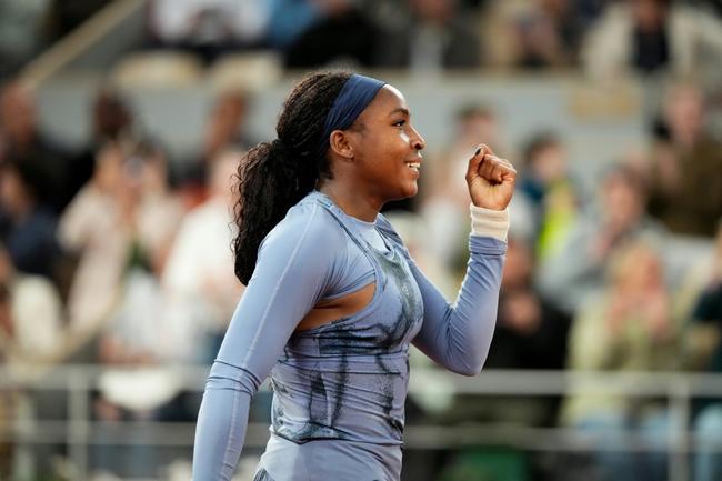 Coco Gauff battled through a scrappy quarter-final with an off-colour Madison Keys