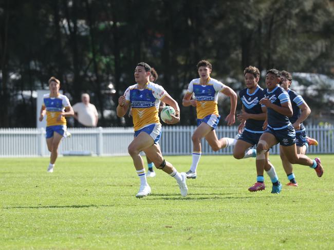 Phoenix Tauasa for Patrician Brothers breaks away to score a try. Picture: Tim Hunter.