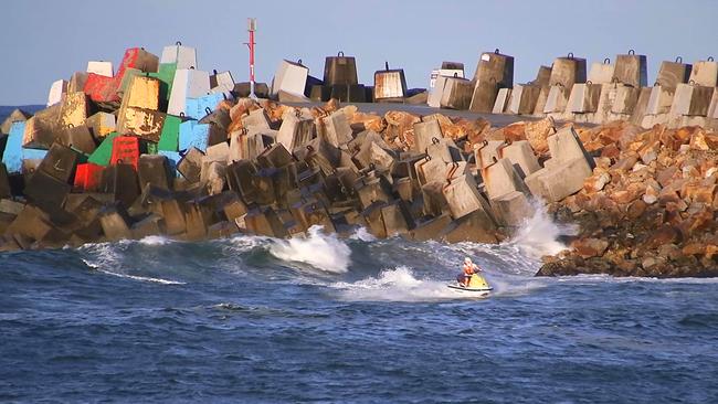 Authorities search for man washed off the southern breakwall at Coffs Harbour. Photo by Frank Redward