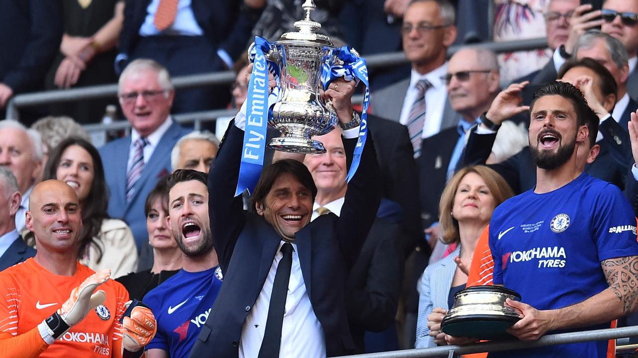 Antonio Conte (C) lifts the FA Cup.