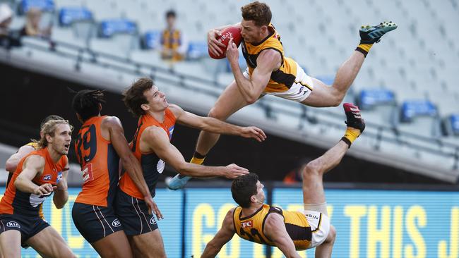 Tim O'Brien takes a spectacular mark at the MCG. Picture: Getty Images