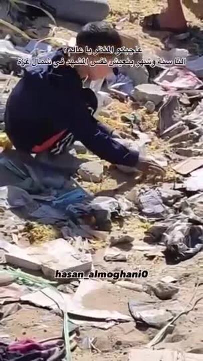 Hungry Gaza Children Scavenge Garbage Piles for Food