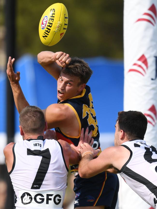 Young gun Tom Doedee handballs under pressure during the JLT Series. Picture: Mark Brake/Getty Images