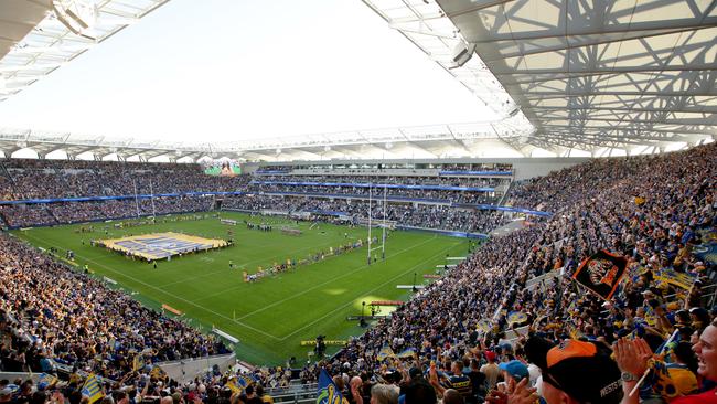 When Parramatta start winning, all the fans come home. Picture by Jonathan Ng.